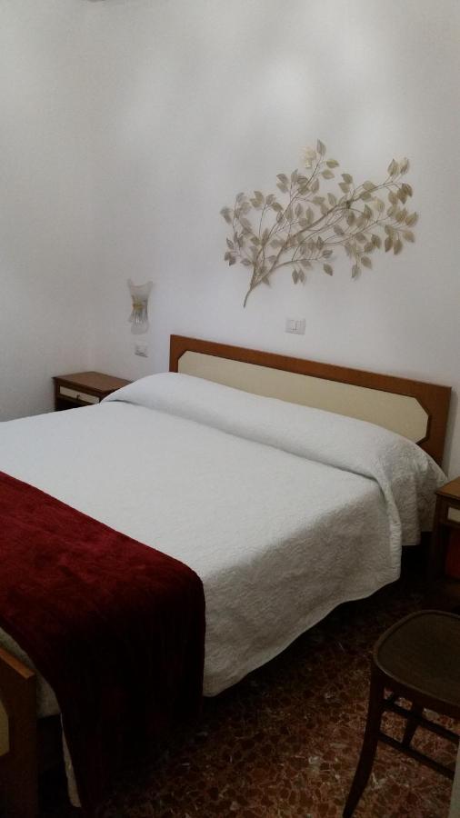 Termini Station Apartment Ai Due Cortili Presso Le Mura Aureliane Roma Ngoại thất bức ảnh