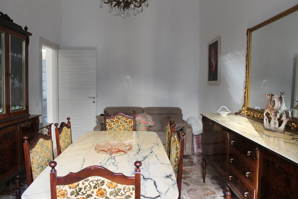 Termini Station Apartment Ai Due Cortili Presso Le Mura Aureliane Roma Ngoại thất bức ảnh