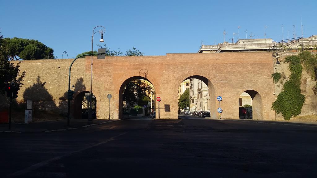 Termini Station Apartment Ai Due Cortili Presso Le Mura Aureliane Roma Ngoại thất bức ảnh